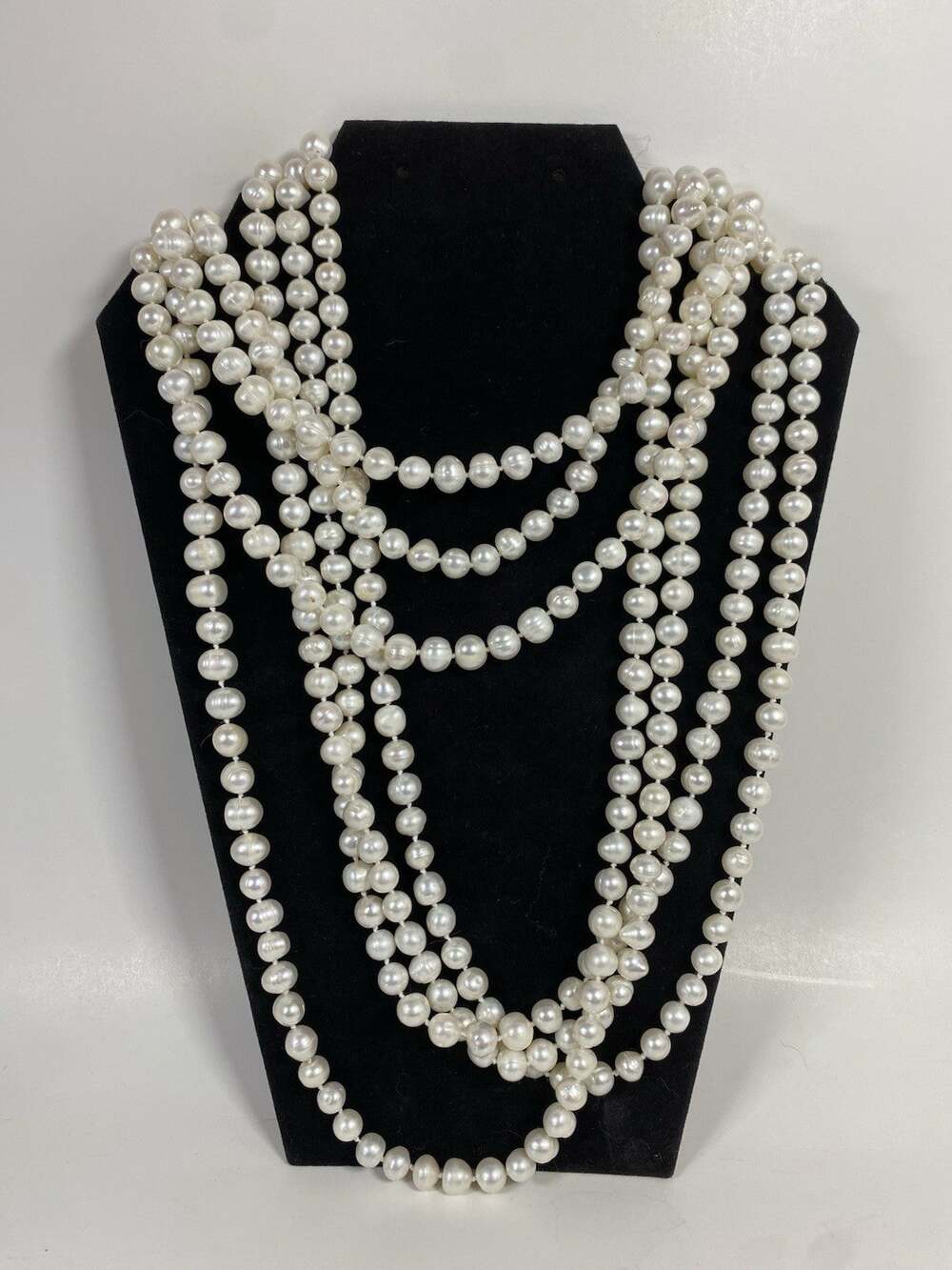 14ft freshwater pearls, near-round/baroque, near-perfect luster, light blemish